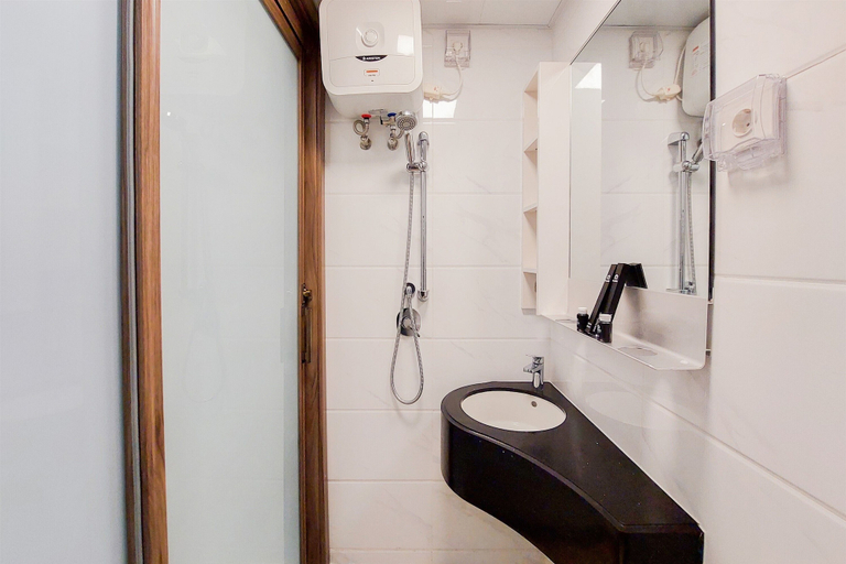 Bathroom 3, Nice Studio Apartment At Sky House Bsd, South Tangerang