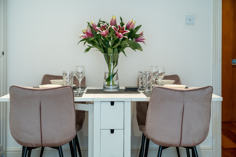 Others 5, Deluxe 2Bed Duplex Apartment & parking, London