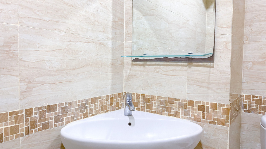 Bathroom 2, Good Choice And Tidy Studio At Apartment B Residence, South Tangerang