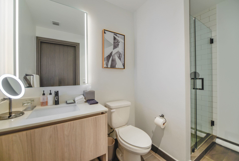 Bathroom, Bayfront Park Views Studio, Miami-Dade
