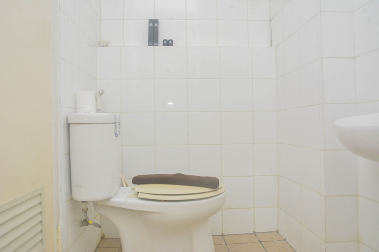 Bathroom 12