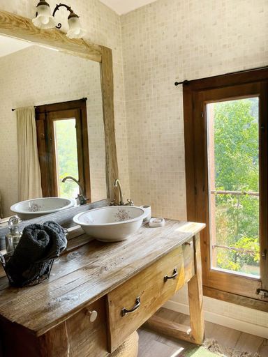 Bathroom, La Lolita, Girona