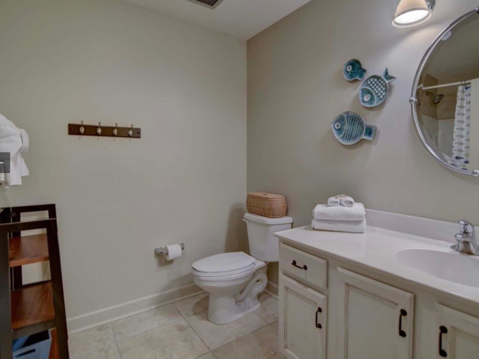 Bathroom 4, Sterling Reef 407, Bay