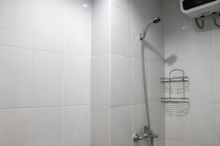 Bathroom 2, Minimalist And Cozy 1Br Patraland Urbano Apartment, Bekasi
