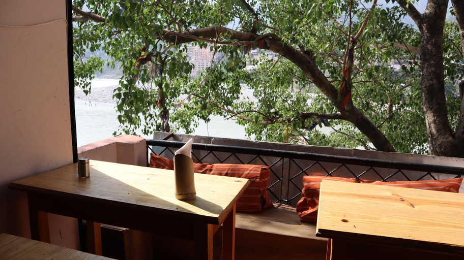 Food & Drinks 3, Capt. Mount Stays, Garhwal