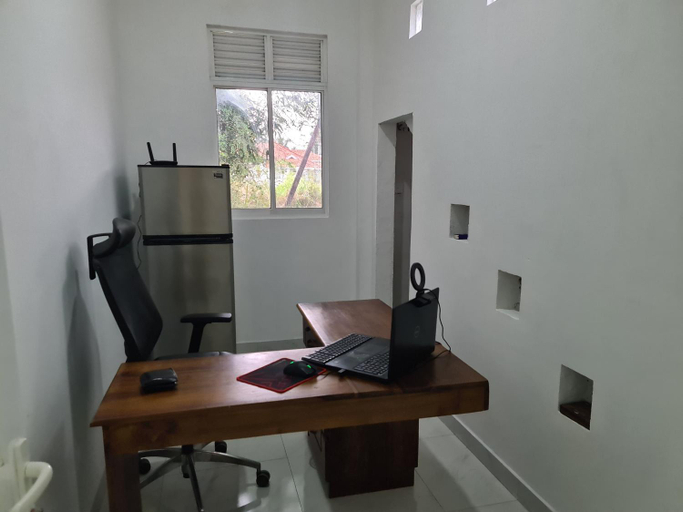 Public Area, Ceylon Lodge - Airport Transit Hostel, Divulapitiya