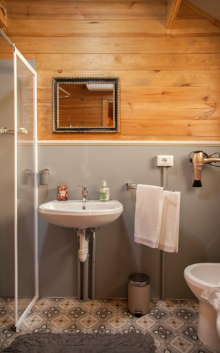 Bathroom 3, Pian Del Mund, Cuneo