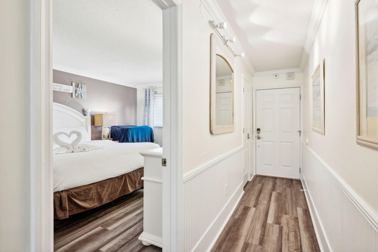 Bedroom 3, The Summit 518, Bay