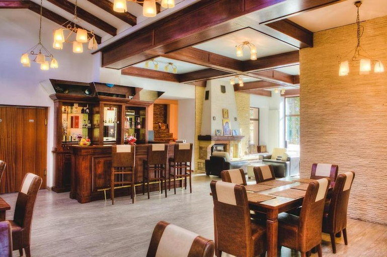 Food & Drinks 3, Vila Pinul si Mesteacanul, Brasov