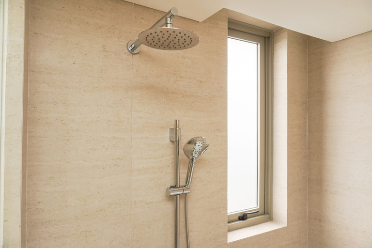 Bathroom 4, Modern Look And Nice 2Br Gold Coast Apartment Near Pik, North Jakarta