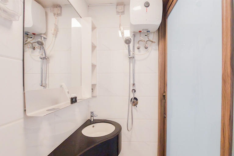 Bathroom 5, Comfy And Best Choice Studio At Sky House Bsd Apartment, South Tangerang