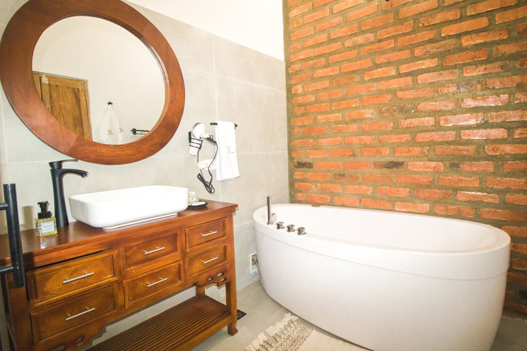 Bathroom 5, LITERATIUM, San Zenón