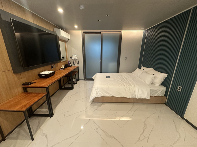 Bedroom 3, The on tourist hotel, Seosan
