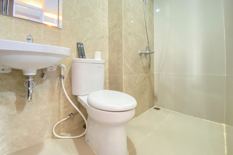 Bathroom 3, Good Deal And Comfy Studio Transpark Cibubur Apartment, Depok