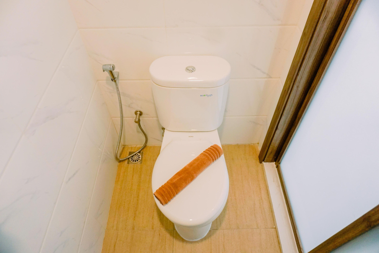 Bathroom 5, Minimalist And Nice Studio At Sky House Alam Sutera Apartment, Tangerang