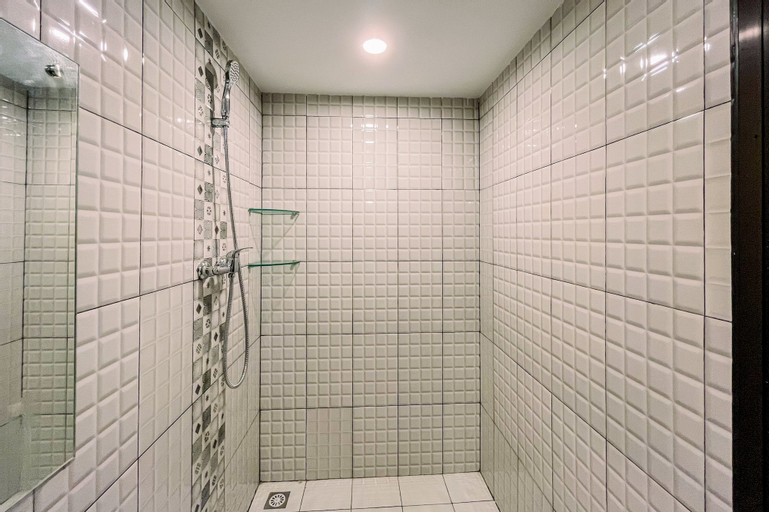 Bathroom 10