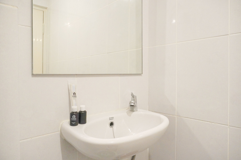 Bathroom 3, Great Choice And Homey 2Br At Tokyo Riverside Pik 2 Apartment, Tangerang