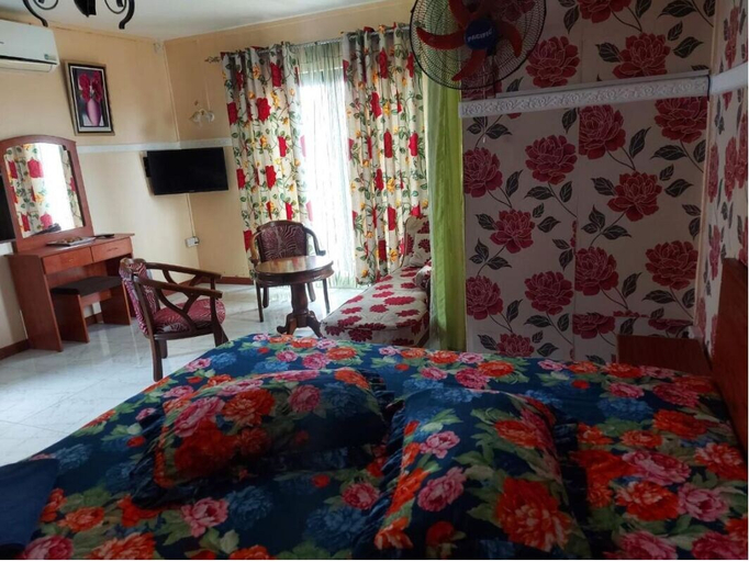 Bedroom 2, SkylineInn Hotel