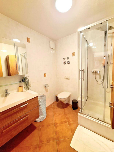 Bathroom, New 1 Bedroom Flat with Balcony & Garden, Luxembourg