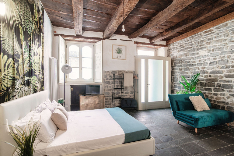 Room 4, Angel's, Como