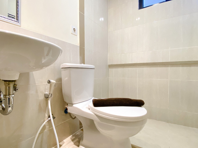 Bathroom 3, Modern Classic 2Br At Meikarta Apartment, Cikarang