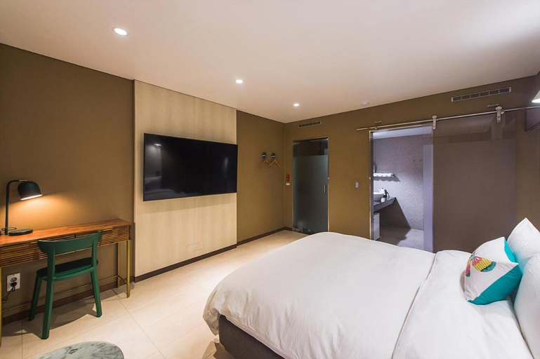 Bedroom 4, Soho Hotel Airport, Dong