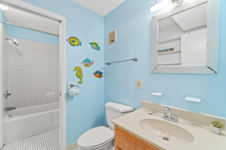 Bathroom, The Summit 1021, Bay