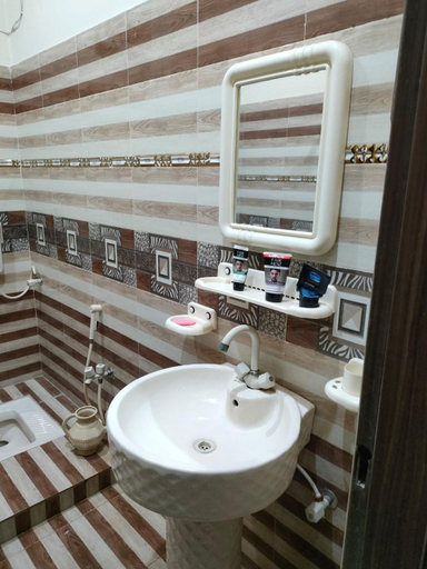 Bathroom 4, Hotel Grace Inn, Multan