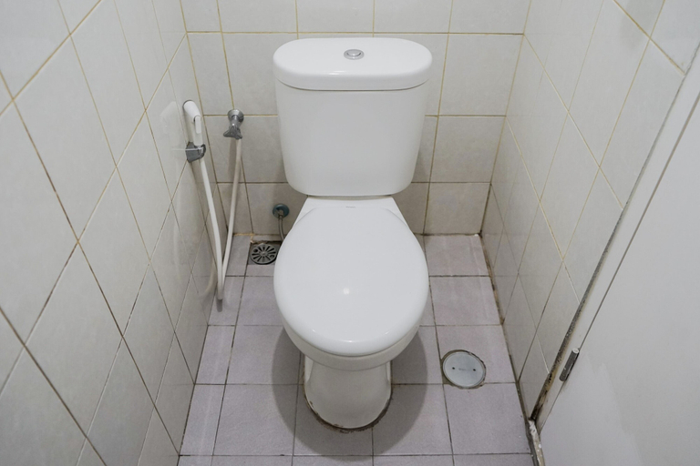 Bathroom 4, Modern Studio At Poris 88 Apartment, Tangerang