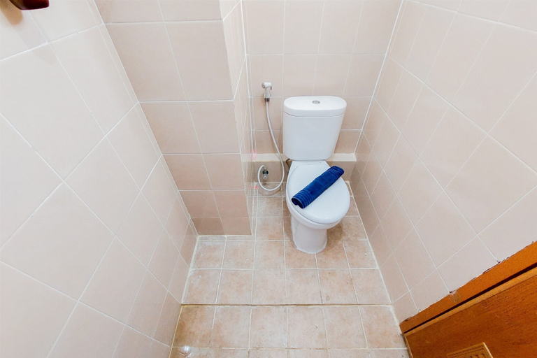Bathroom 2, Nice Studio At Loftvilles City Apartment, Tangerang Selatan