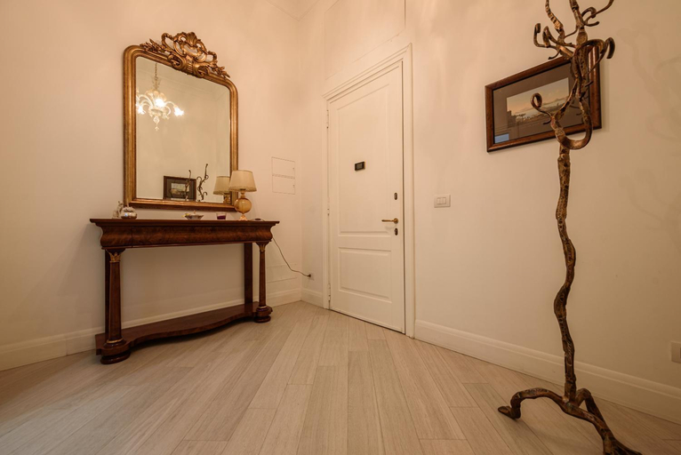 Others 4, Palazzo dello Spagnolo Suite, Napoli