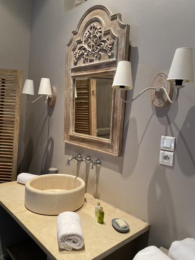 Bathroom 5, Les Jardins de la Tour, Ain