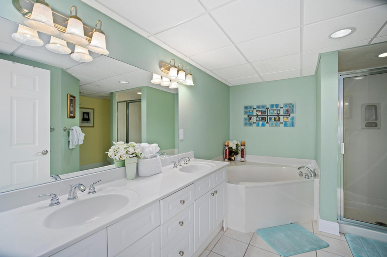 Bedroom 3, Emerald Beach 2325, Bay