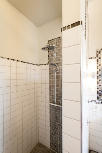 Bathroom 4, FeWo Engler Doppelzimmer Gartenstraße, Lüneburg