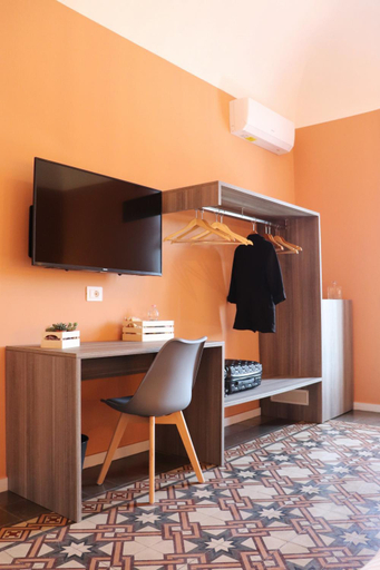 Others 3, Liotru Maisonne, rooms with en-suite bathroom and shared bathroom, Catania
