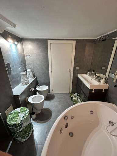 Bathroom 3, A un passo dal Castello , Napoli