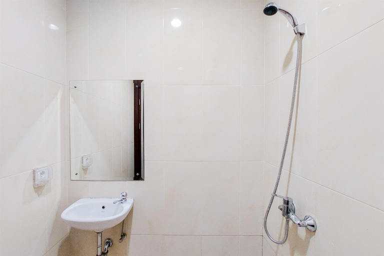 Bathroom 4, Comfy And Modern Look 2Br Asatti Apartment, South Tangerang