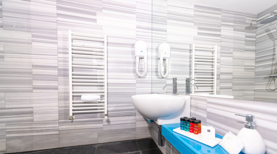 Bathroom, Atra Doftana, Tesila