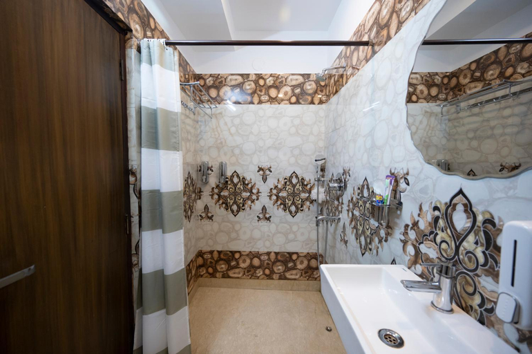 Bathroom 4, LAKESIDE SUITES, Kolkata