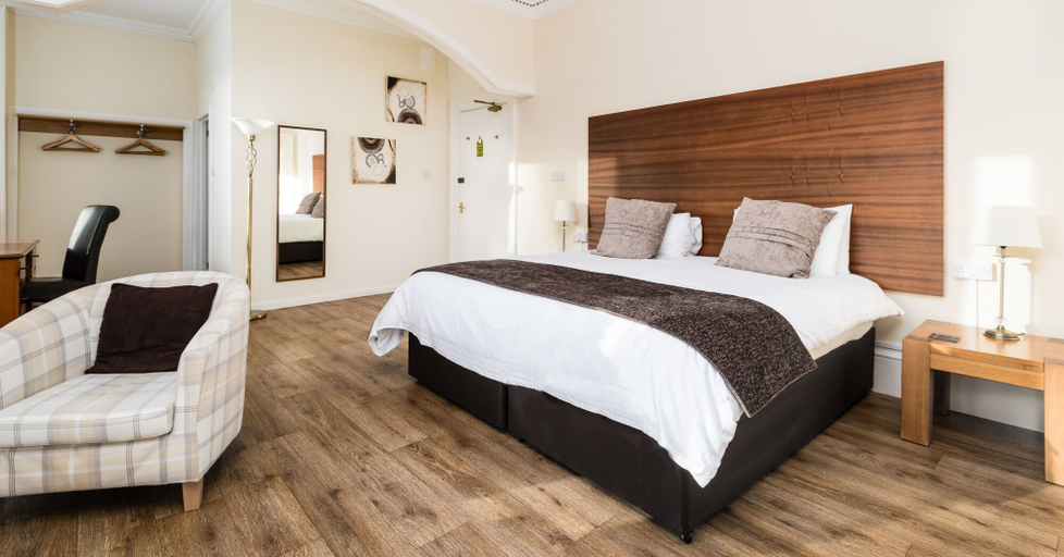 Bedroom 2, Claymore Guest House and Apartments, Perthshire and Kinross