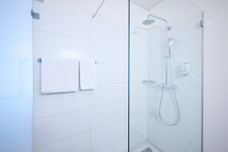 Bathroom 3, Smart Hotel Kreisel -- Self Check-in, March