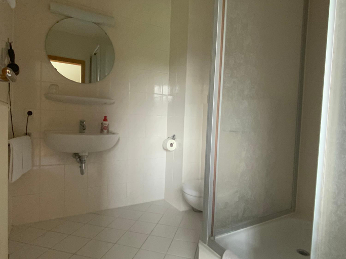 Bathroom 4, Berghotel Sulbeck, Schaumburg