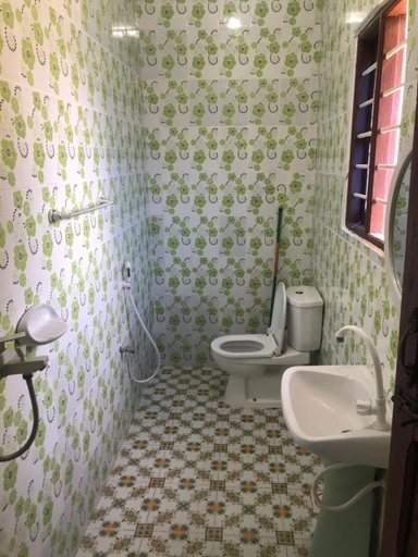 Others 2, Anayah House, Magharibi
