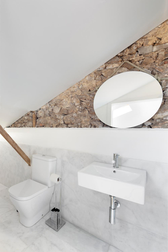 Others 2, Room Lusiadas with private bathroom, Lisbon