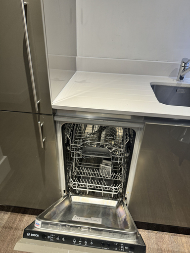 Others 4, Phoenix 2 Bedroom Apartment in london, London