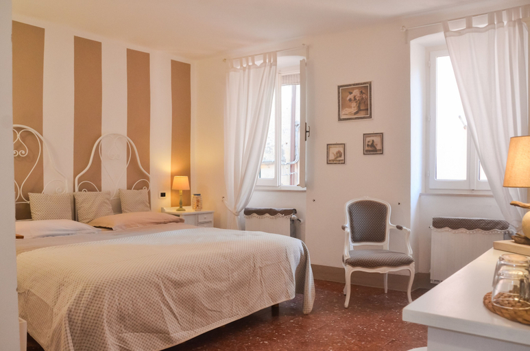 Bedroom 2, DEMIVIE GUESTHOUSE, La Spezia