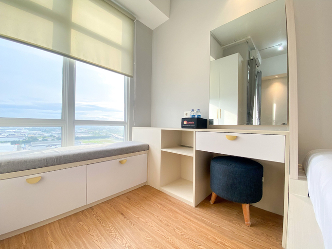 Bathroom 2, Homey And Elegant Studio Vasanta Innopark Apartment, Cikarang
