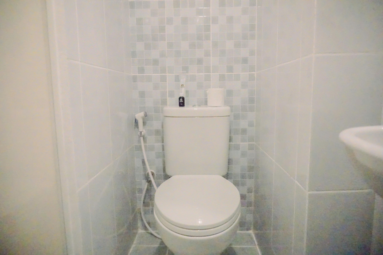 Bathroom 5, Relaxing Designed Studio At Tokyo Riverside Pik 2 Apartment, Tangerang