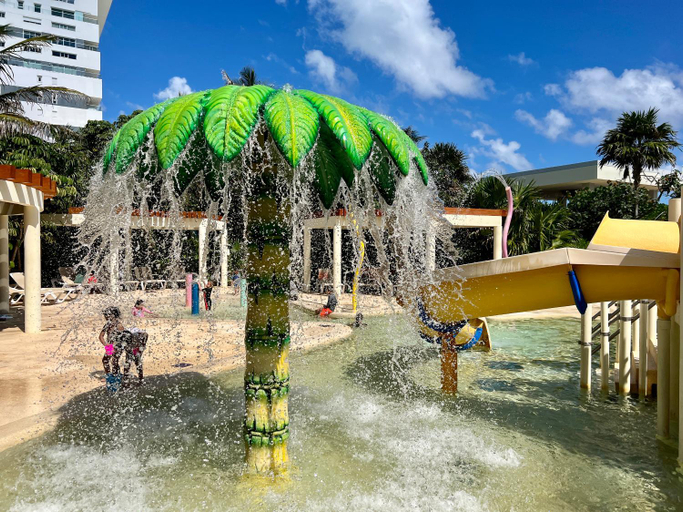 Water park 2, Xcanan Loft On Park Royal, the best area in Cancun right on the beach, Benito Juárez