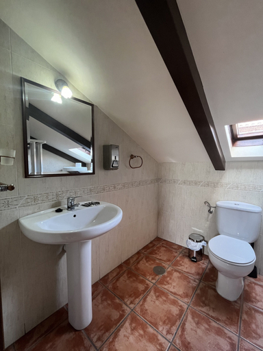 Bathroom 4, HOSTAL CORPER NAVALCARNERO, Madrid